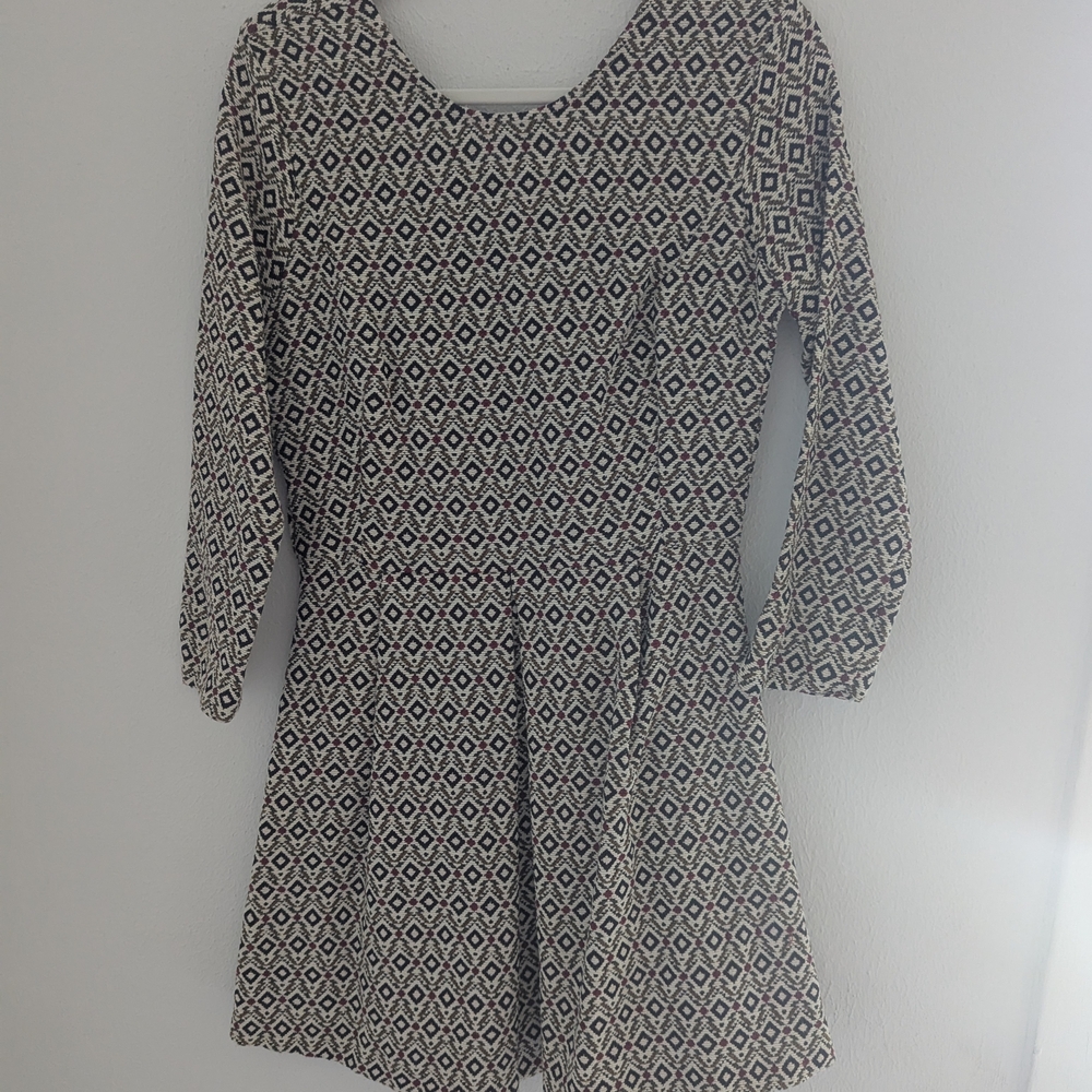 Elegant Black and White Geometric Long Sleeve Dress